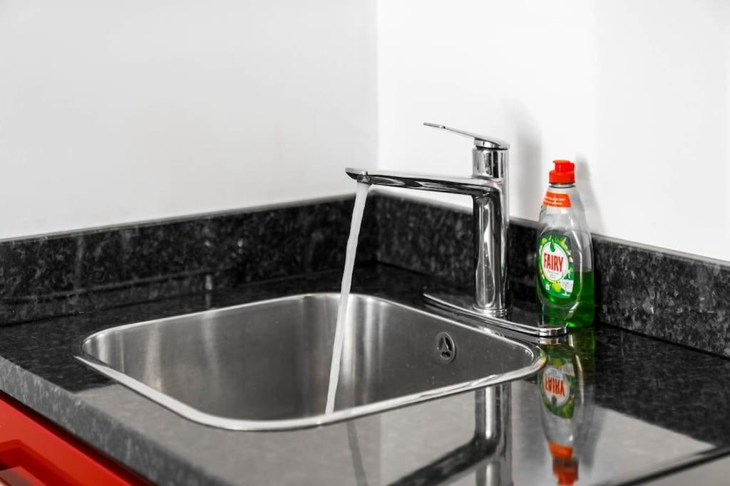 Spacious 2 Bed Apartment And Free Parking Бирмингем Экстерьер фото
