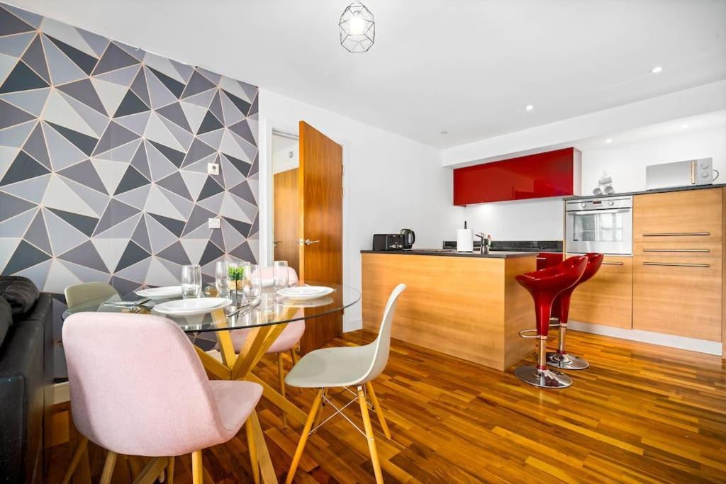 Spacious 2 Bed Apartment And Free Parking Бирмингем Экстерьер фото